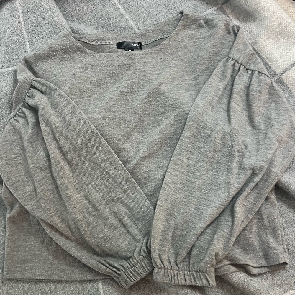 Aqua Bloomingdale’s Heather Gray Knit Top